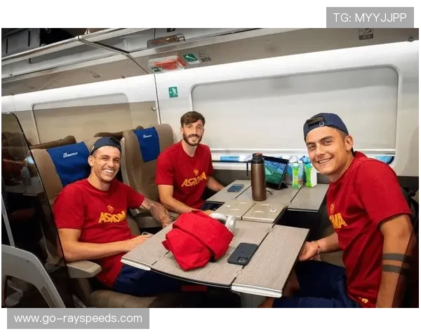 意甲俱乐部开放训练课，万名球迷参与家庭日活动