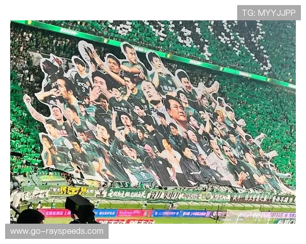 国米主场球迷巨型TIFO致敬传奇,营造恐怖氛围 国米主场球迷巨型TIFO致敬传奇,营造恐怖氛围